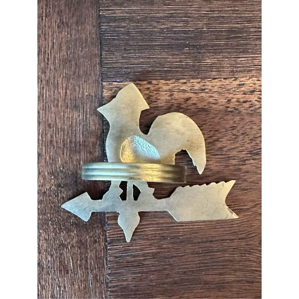 Set of 4 vintage brass rooster and Chicken napkin rings with napkins